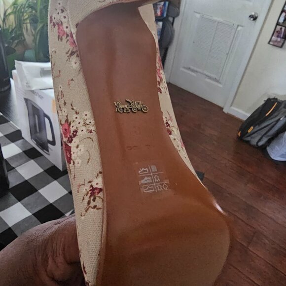 Coach Heels - Picture 5 of 5